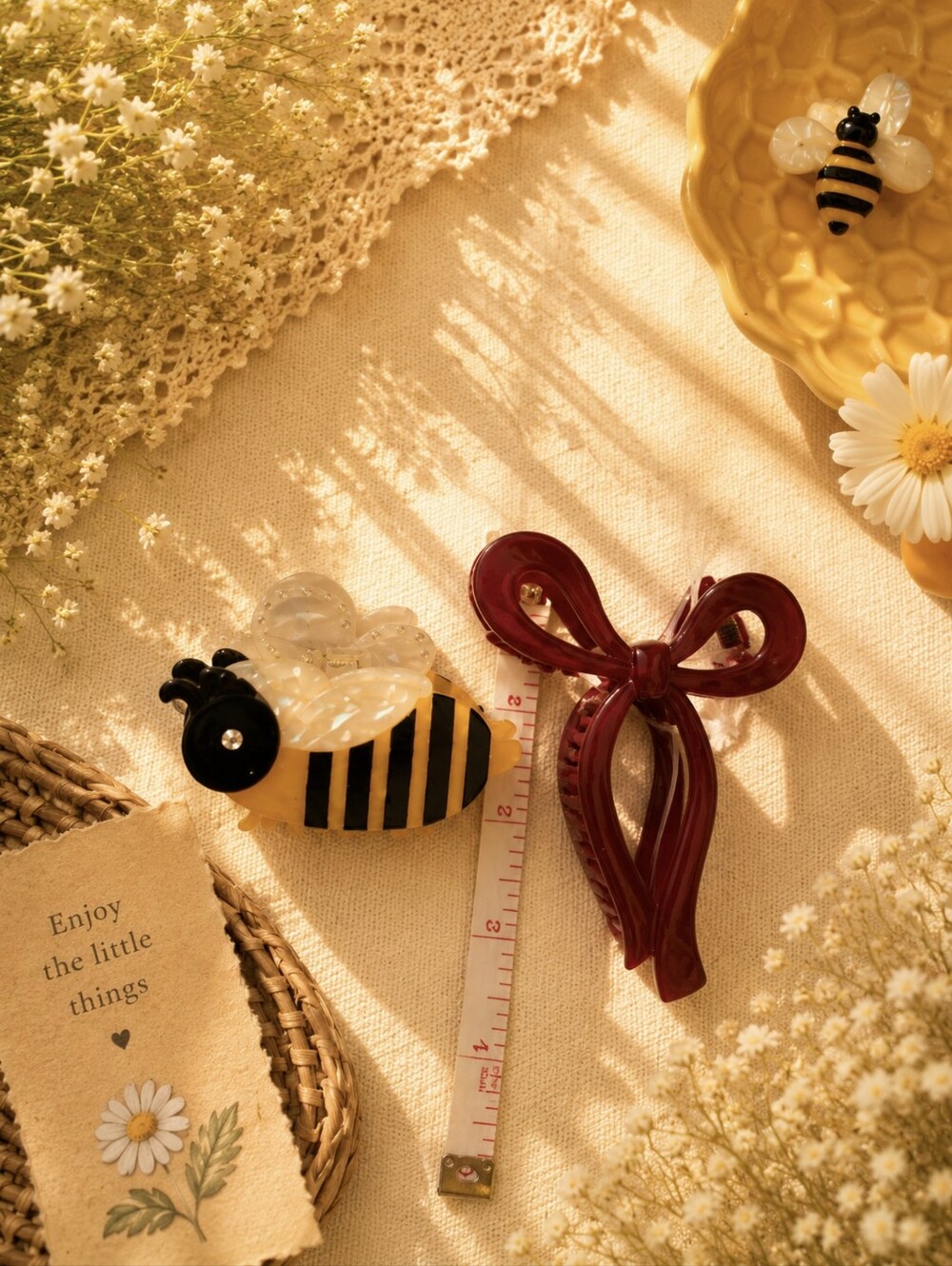 Bee and Bow Hair Clips Set - Picture 2 of 3